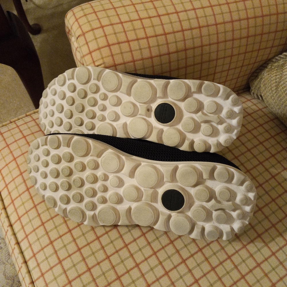 Shoes - Picture 3 of 3
